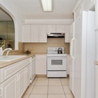 02_3505SOceanDr_Unit321_5_Kitchen_LowRes